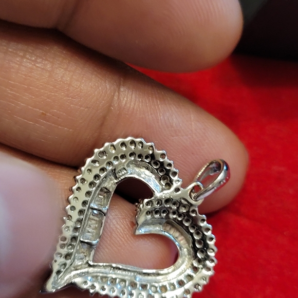10k White Gold Diamond heat pendant about 3/4 diam - Picture 3 of 5